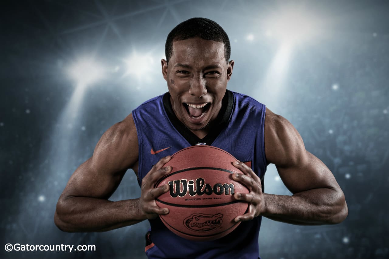 Focused basketball player poses with ball in studio, black background.  Professional male baller in sportswear playing sport game, tall sportsman  Stock Photo - Alamy