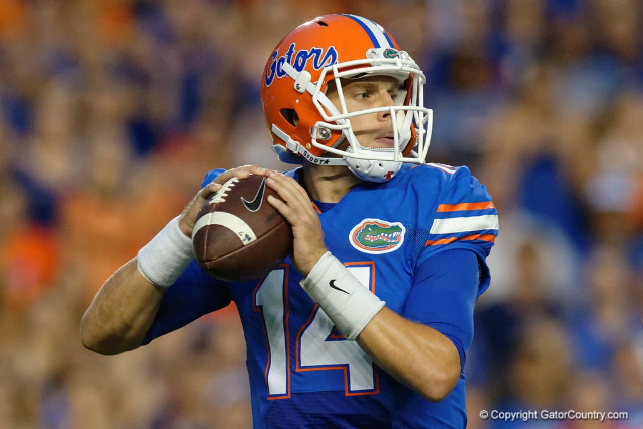 Florida Gators quarterback Luke Del Rio passes against UMass