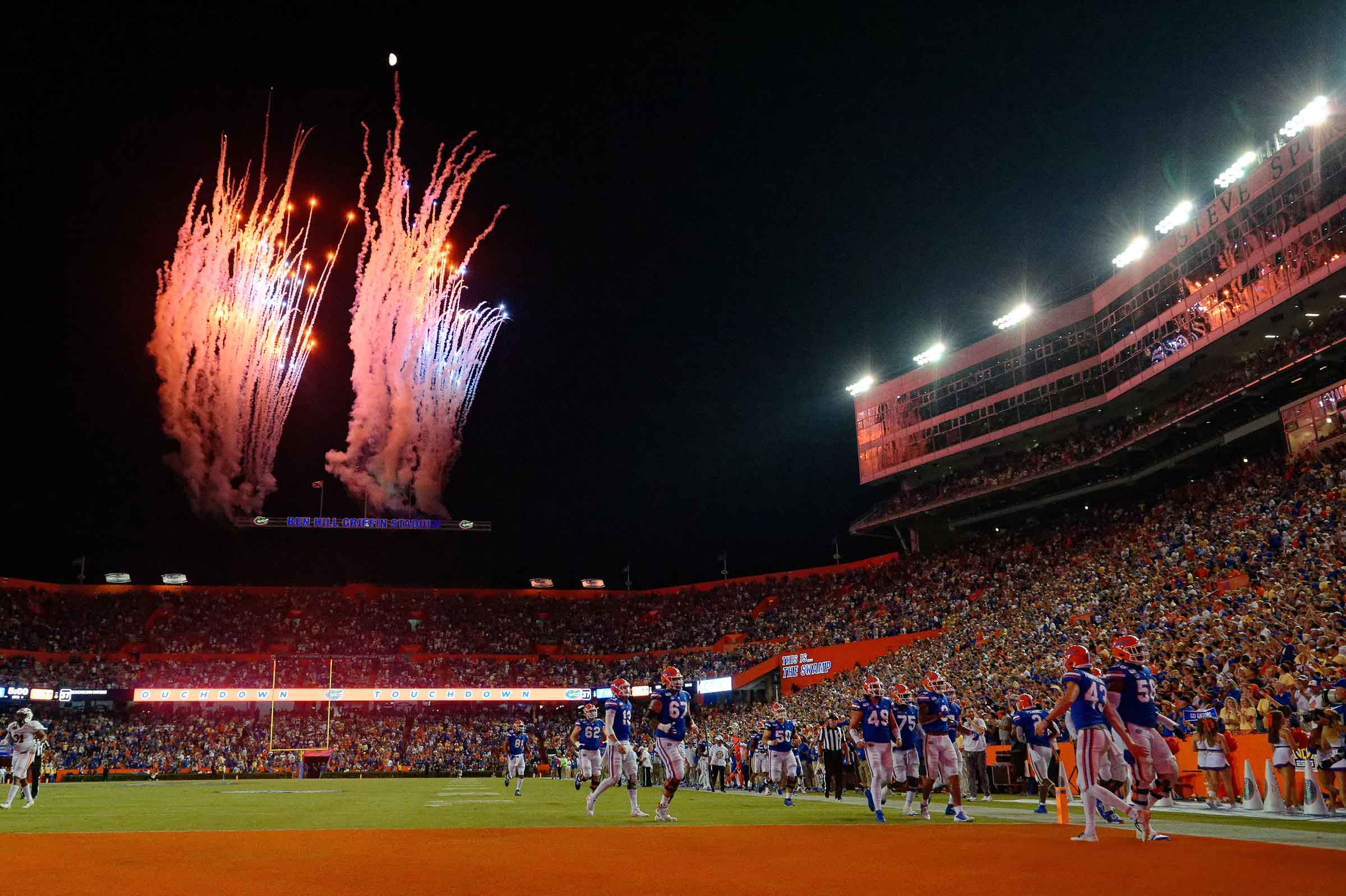 Florida Gators - Fun night at the ballparks 🔥 #GoGators