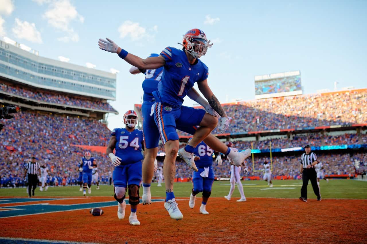 Gators dominate South Carolina 38-6