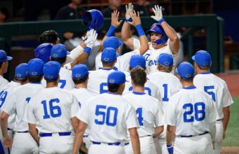 Florida Gators outfielder Wyatt Langford hits a home run against Miami- 1280x853